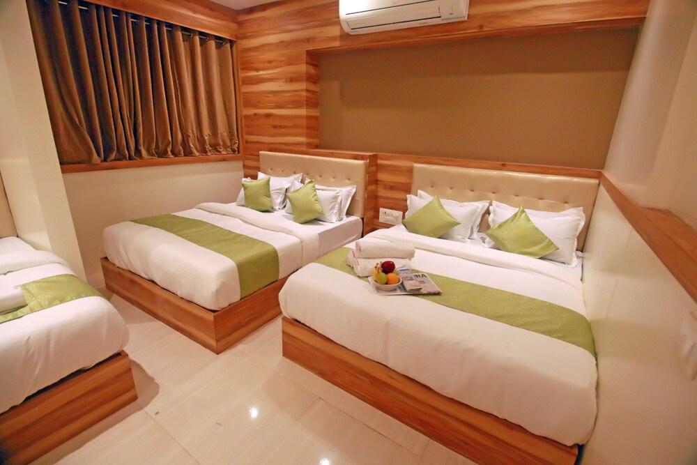 Al Madina Palace Hotel Bombay