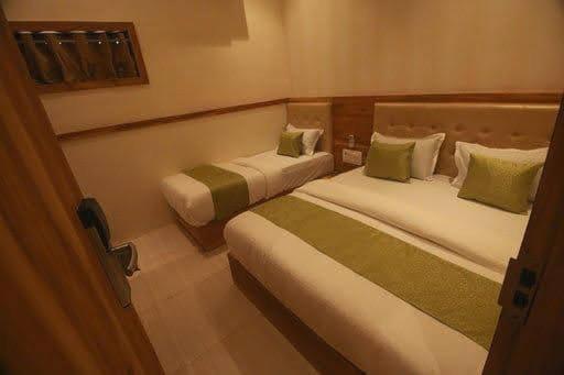 Al Madina Palace Hotel Bombay