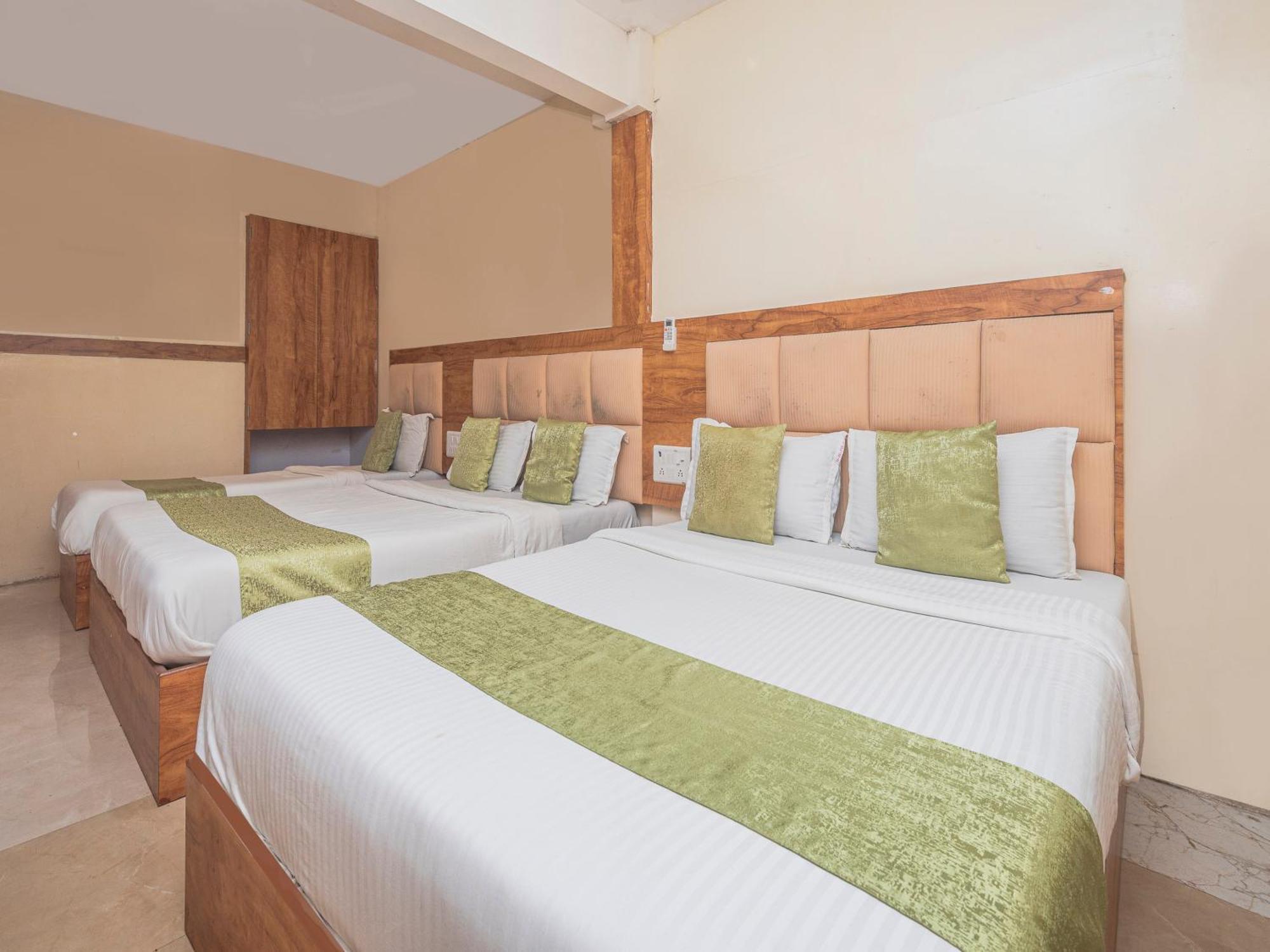 Al Madina Palace Hotel Bombay