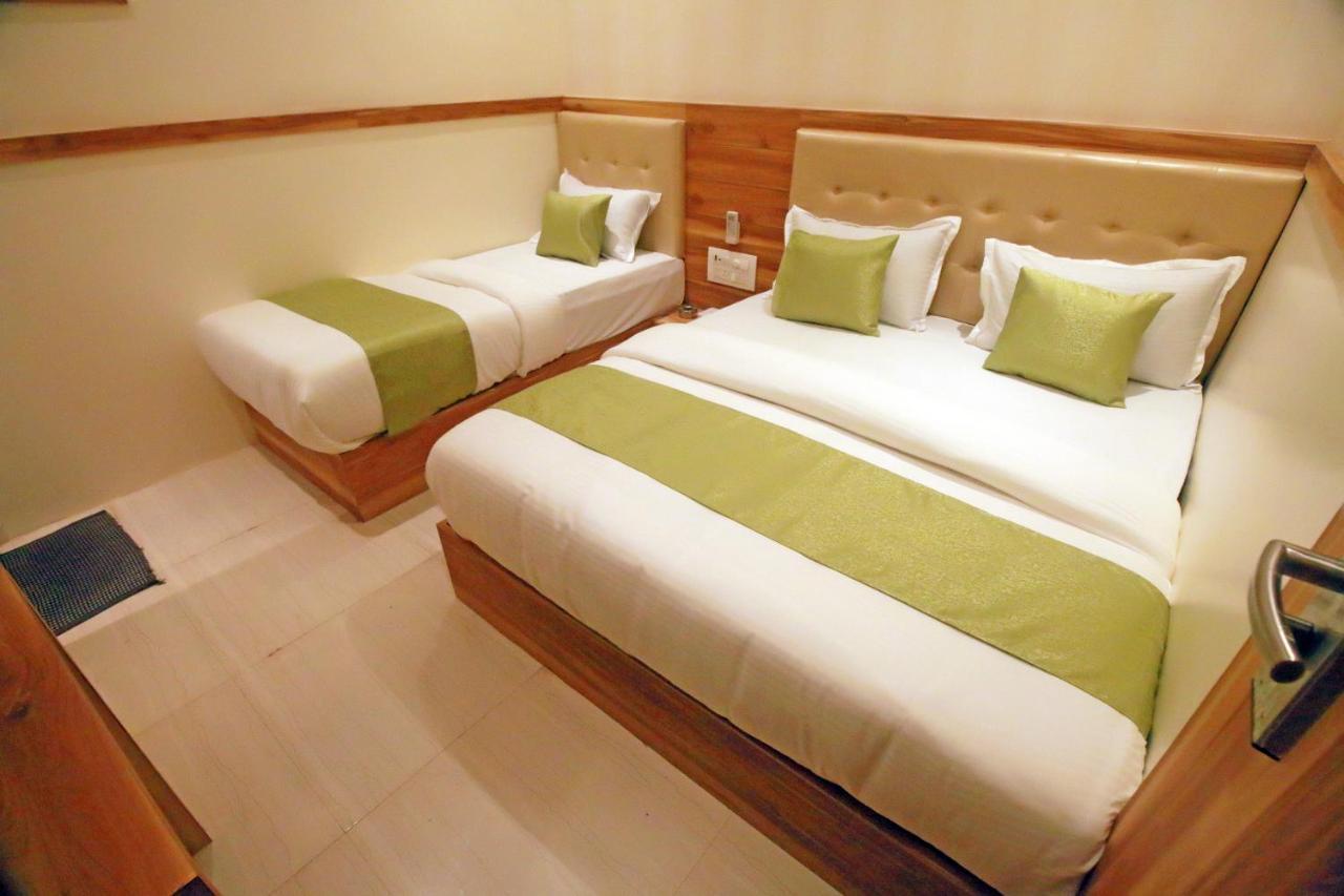 Al Madina Palace Hotel Bombay